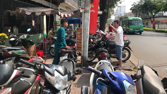 Sở Nội vụ TPHCM yêu cầu khẩn trương kiểm tra vụ 'bận họp, không tiếp dân' ảnh 1