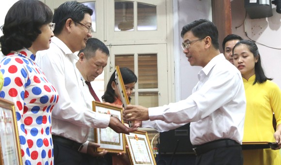 Quận 1 giải quyết thủ tục hành chính “không giấy” ảnh 3