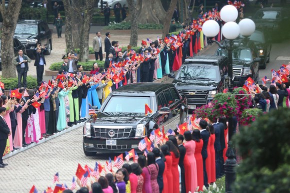Thủ tướng Nguyễn Xuân Phúc hội kiến Tổng thống Donald Trump ảnh 1