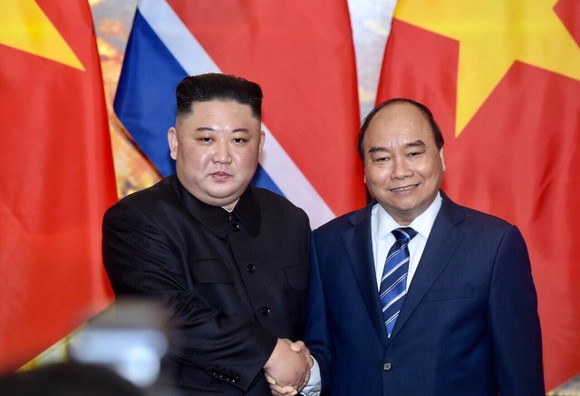 Thủ tướng Nguyễn Xuân Phúc hội kiến với Chủ tịch Kim Jong-un ảnh 4