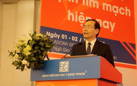Bệnh hẹp van động mạch chủ - diễn tiến âm thầm, biến chứng nguy hiểm ảnh 1