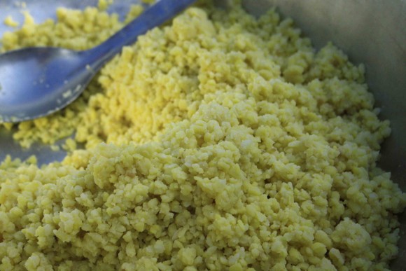 Quảng Ngãi: Các chiến sĩ gói bánh chưng xanh vì người nghèo ảnh 2