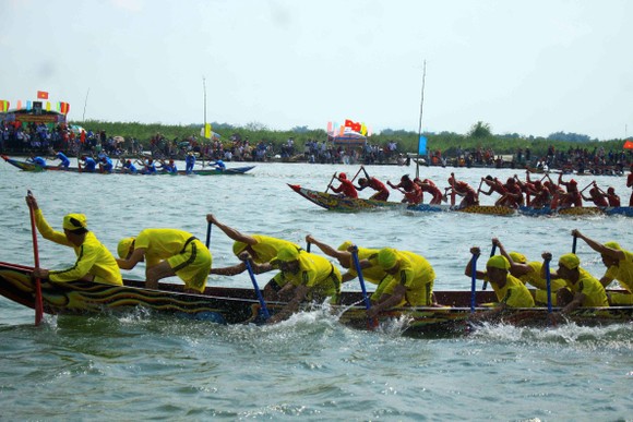 Nét đẹp lễ hội đua thuyền vùng sông nước ở Quảng Ngãi ảnh 3