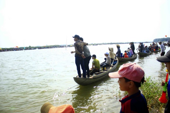 Nét đẹp lễ hội đua thuyền vùng sông nước ở Quảng Ngãi ảnh 4