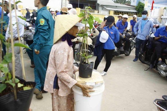400 giờ đồng hành cùng “Tử tế với Sa Cần”(Quảng Ngãi) ảnh 3