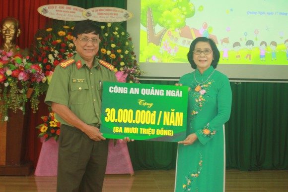 Khoảng 2 tỷ đồng hỗ trợ Trung tâm Nuôi dạy trẻ khuyết tật Võ Hồng Sơn ảnh 9