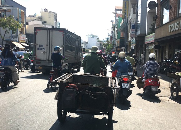 Hạn chế xe 3, 4 bánh thô sơ lưu thông: Cần giải pháp căn cơ ảnh 1