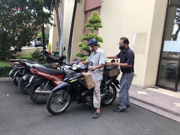 TPHCM phát 5 triệu tờ rơi về 12 việc cần làm ngay để phòng chống dịch Covid-19 ảnh 3