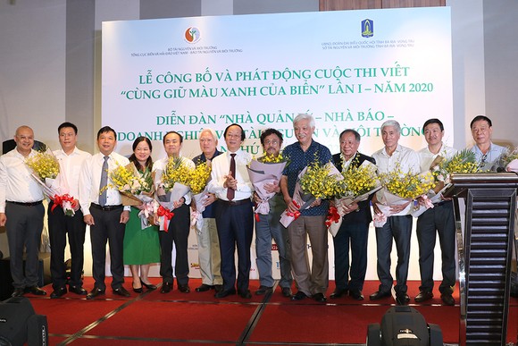Phát động cuộc thi viết 'Cùng giữ màu xanh của biển' ảnh 1