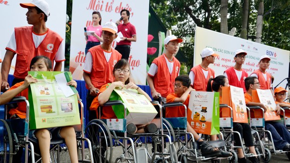 5.000 người đi bộ gây quỹ vì nạn nhân chất độc da cam ảnh 2