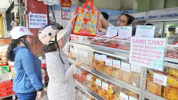 Cuộc đua chất lượng và mẫu mã bánh Trung thu ảnh 1