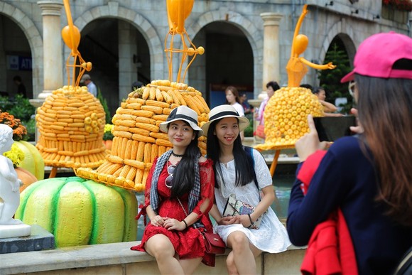 Halloween Sun World Ba Na Hills đẹp rực rỡ với hàng vạn trái bí lớn, nhỏ ảnh 1