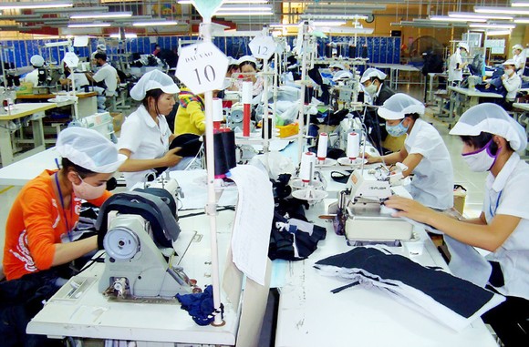 Đời sống khó khăn, nhưng tiền lương vẫn “nâng lên đặt xuống” ảnh 1