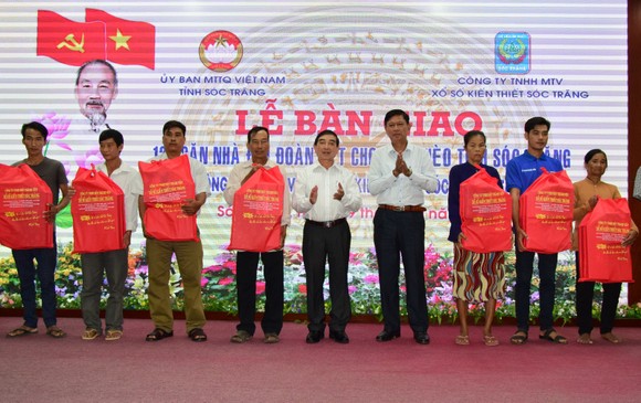 Sóc Trăng trao 125 căn nhà đại đoàn kết cho hộ nghèo ảnh 2