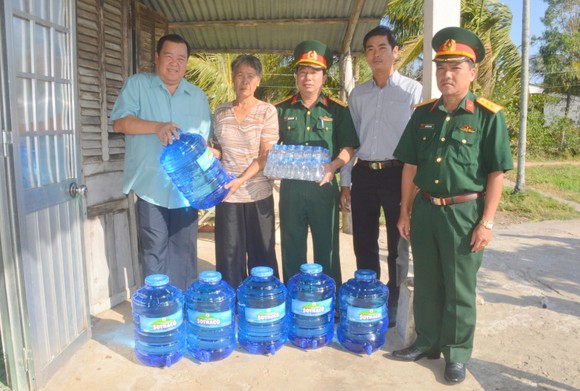 Sóc Trăng cấp nước uống miễn phí cho 1.000 hộ dân vùng hạn mặn ảnh 1