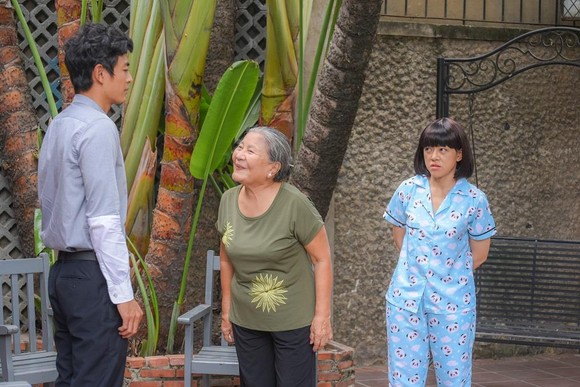 Cả đoàn phim bật khóc trên phim trường ảnh 5