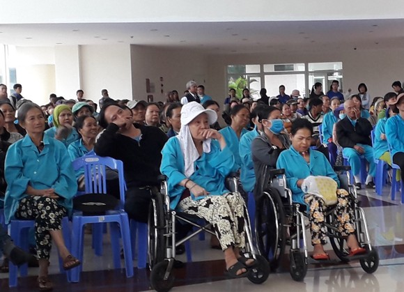 Mang Xuân đến cho bệnh nhân ung thư ảnh 1