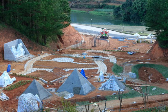 Dự án nghỉ dưỡng cao cấp tiếp tục "xẻo" đất rừng tại hồ Tuyền Lâm – Đà Lạt ảnh 1