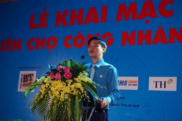 Lần đầu tiên, khai mạc “Phiên chợ công nhân” ảnh 1
