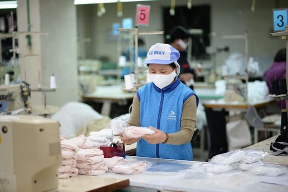 Bộ Công thương kết nối “tung” thêm hàng triệu khẩu trang ra thị trường ảnh 2