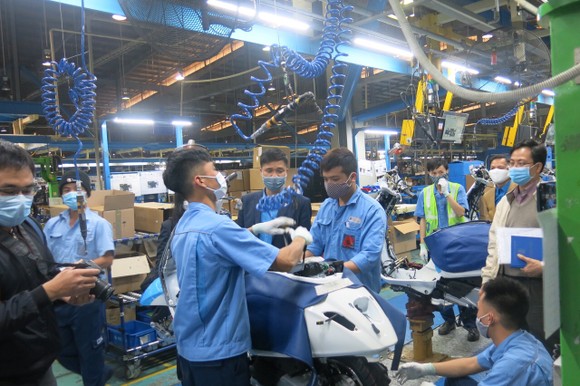 Động viên công nhân ở “tâm dịch” covid-2019 Vĩnh Phúc ảnh 1