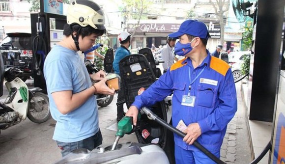 Chiều nay 27-6, giá xăng dầu đã tăng lần thứ 4 ảnh 1
