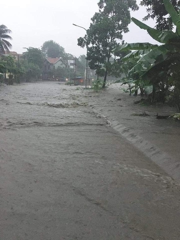 5 trận động đất ở Sơn La, mưa lớn Hạ Long chìm trong biển nước ảnh 5