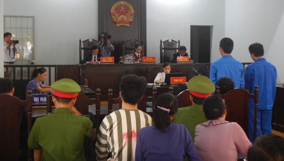 Đại úy công an câu kết với phạm nhân đưa điện thoại vào buồng giam cho thuê ảnh 3