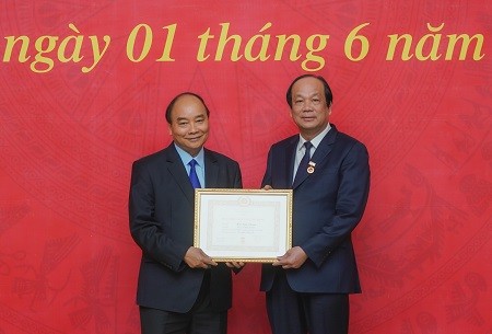 Người tuổi Đảng càng cao thì càng phải nêu gương ảnh 1