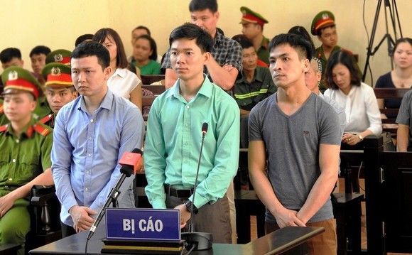 Không tuyên án đối với bác sĩ Hoàng Công Lương cùng 2 đồng phạm ảnh 1