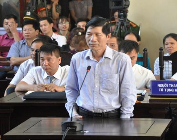 Lĩnh án tù, cựu Phó Giám đốc Bệnh viện tỉnh Hòa Bình bị khai trừ Đảng ảnh 1