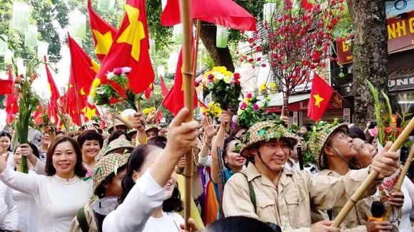Hà Nội năm cửa ô đón mừng đoàn quân giải phóng ảnh 8