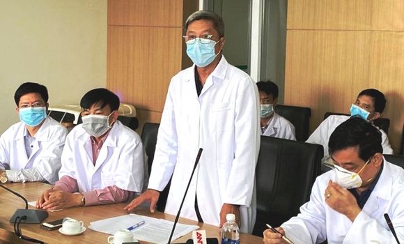 Thứ trưởng Nguyễn Trường Sơn: Phải nghiêm khắc hơn để thầy thuốc không bị lây nhiễm ảnh 1