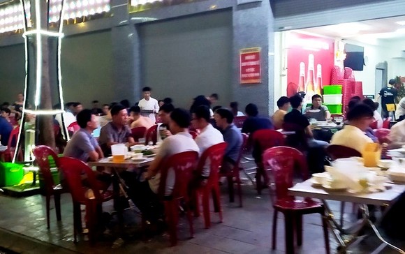 Dịch Covid-19 ở Hà Nội lây nhiễm thứ phát, người dân vẫn thờ ơ ảnh 1