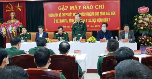 Lần đầu tiên thực hiện 2 ca ghép ruột từ người cho còn sống ảnh 2