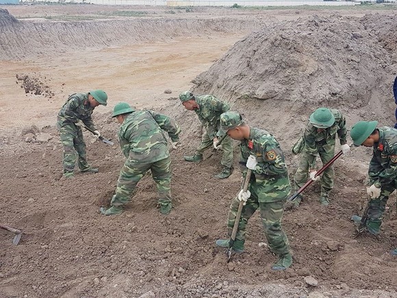 Bộ Tư lệnh TPHCM nói về kết quả tìm hài cốt liệt sỹ ở Sân bay Tân Sơn Nhất ảnh 1