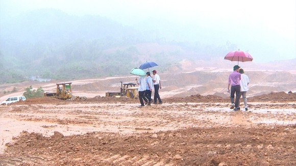 Lợi dụng thi công thủy điện A Lin để khai thác cát sỏi trái phép ảnh 1