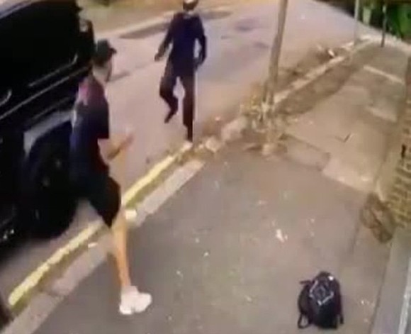 Gặp cướp có hung khí, sao Arsenal thoát nạn thần kỳ ảnh 1