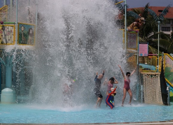 Dàn sao Việt “đại náo” Vinpearl Land và Safari Phú Quốc ảnh 6