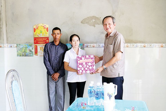 Trao tặng nhà “Đại đoàn kết” tại xã Đức Bình, huyện Tánh Linh và huyện Phú Quý, Bình Thuận ảnh 1