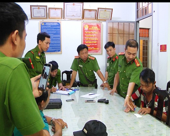 Bắt một bảo vệ ngân hàng dùng súng để giải quyết mâu thuẫn ảnh 1