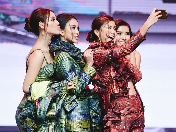 Tú Hảo đoạt ngôi quán quân The Face 2017 ảnh 1