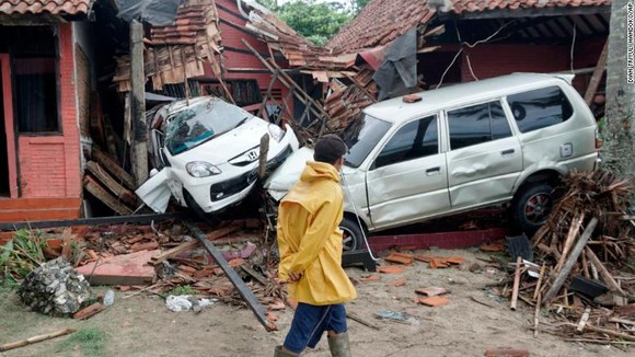 Ít nhất 281 người thiệt mạng và hơn 1.000 người bị thương trong vụ sóng thần tại Indonesia ảnh 4