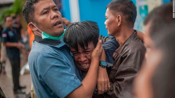 Ít nhất 281 người thiệt mạng và hơn 1.000 người bị thương trong vụ sóng thần tại Indonesia ảnh 7
