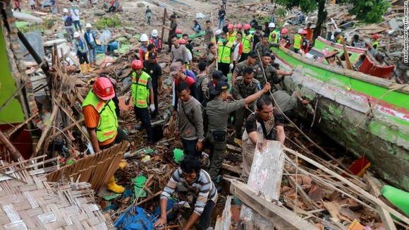 Ít nhất 281 người thiệt mạng và hơn 1.000 người bị thương trong vụ sóng thần tại Indonesia ảnh 10