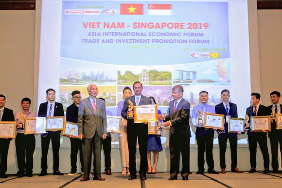 FE Credit được vinh danh “Top 10 doanh nghiệp được tin dùng nhất châu Á” ảnh 1