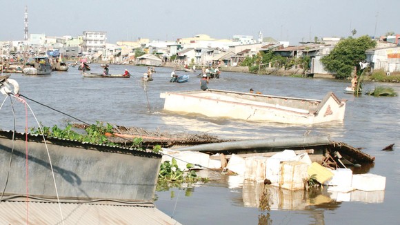 Đòn bẩy đưa ĐBSCL phát triển bền vững - Bài 1: Chủ động ứng phó với sạt lở và sụt lún ảnh 1