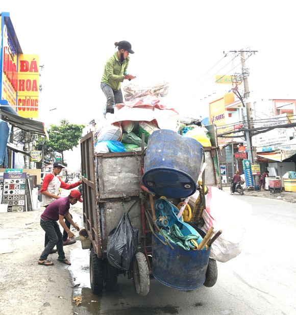 Tăng hỗ trợ để thu hút lực lượng thu gom rác ảnh 1