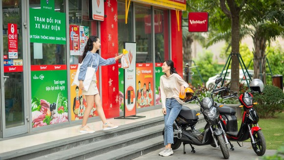 Vinfast bổ sung bộ sạc pin rời cho 3 dòng xe máy điện ảnh 3