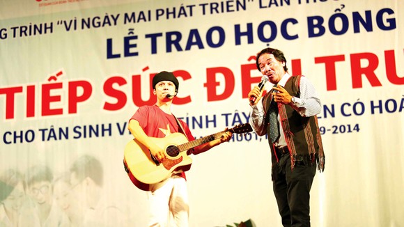 “Giúp các bạn trẻ thắp ngọn lửa khát vọng” ảnh 1